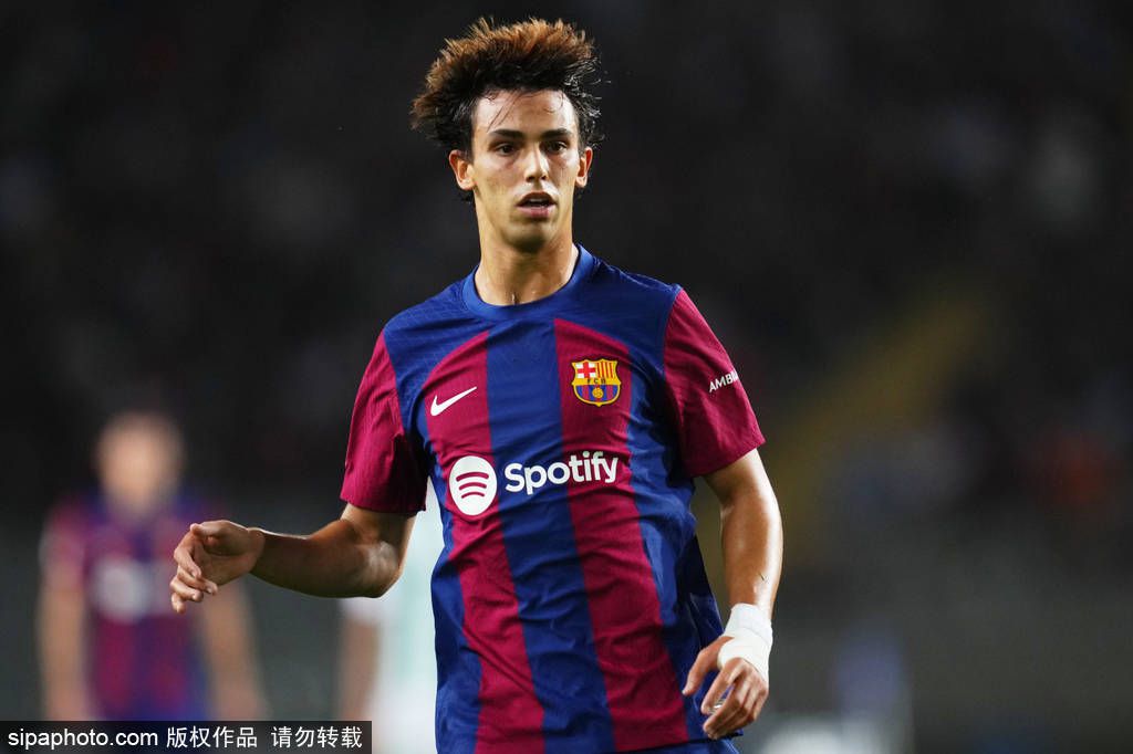乳神榨乳授乳中在线播放